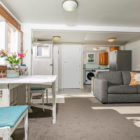 Whitby Studio - Mairangi Bay Beach Окленд Экстерьер фото