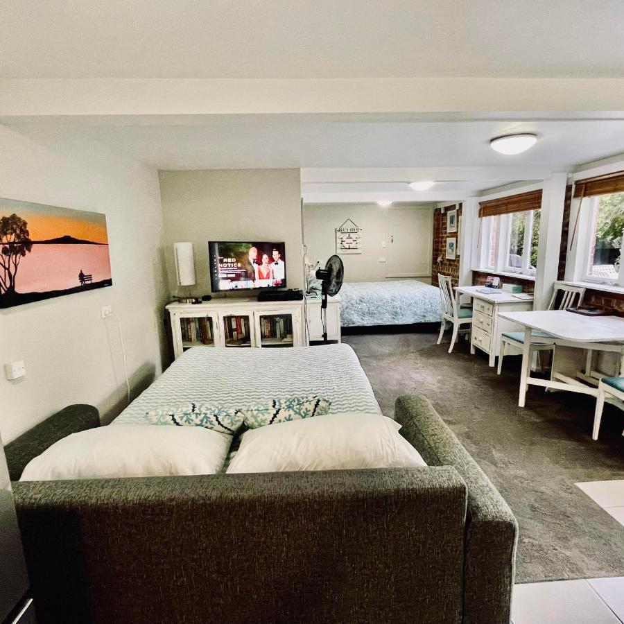 Whitby Studio - Mairangi Bay Beach Окленд Экстерьер фото